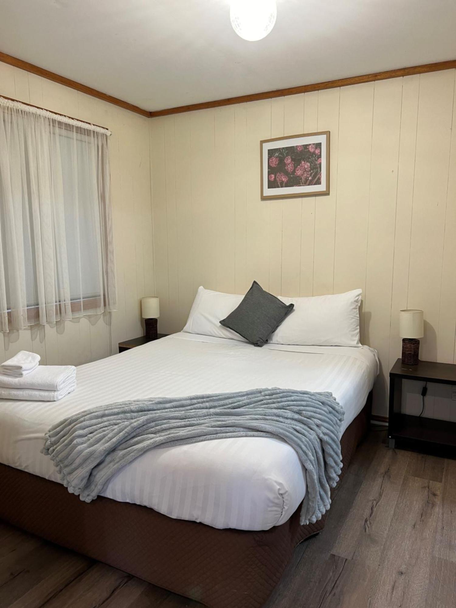 Pioneer Tourist Park Hotel Deniliquin Exterior photo